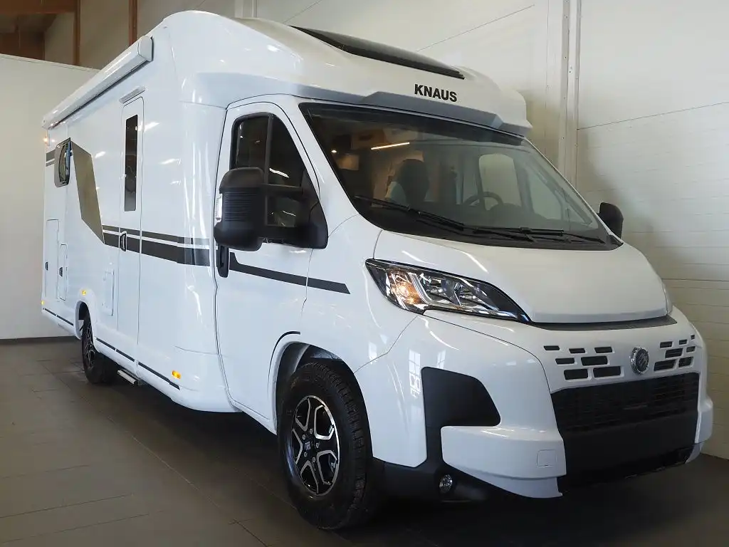 Knaus L!ve Wave 700 MEG Platinum Selection OMG Leverans — Halvintegrerad