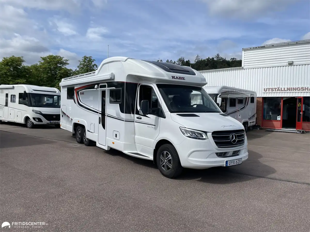 KABE Travel Master Royal X 880 LQB — Halvintegrerad med taksäng
