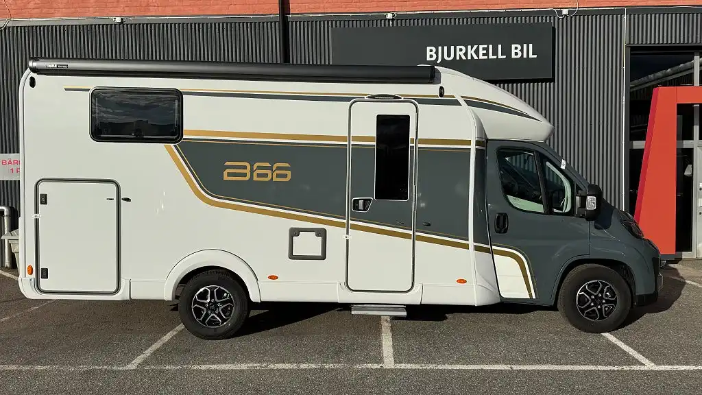 Bürstner B66 TD 690 — Halvintegrerad