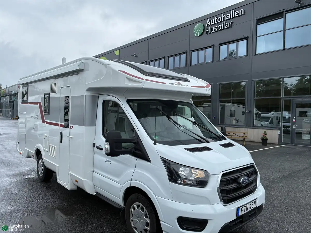 Roller Team KRONOS 284 TL — Halvintegrerad med taksäng