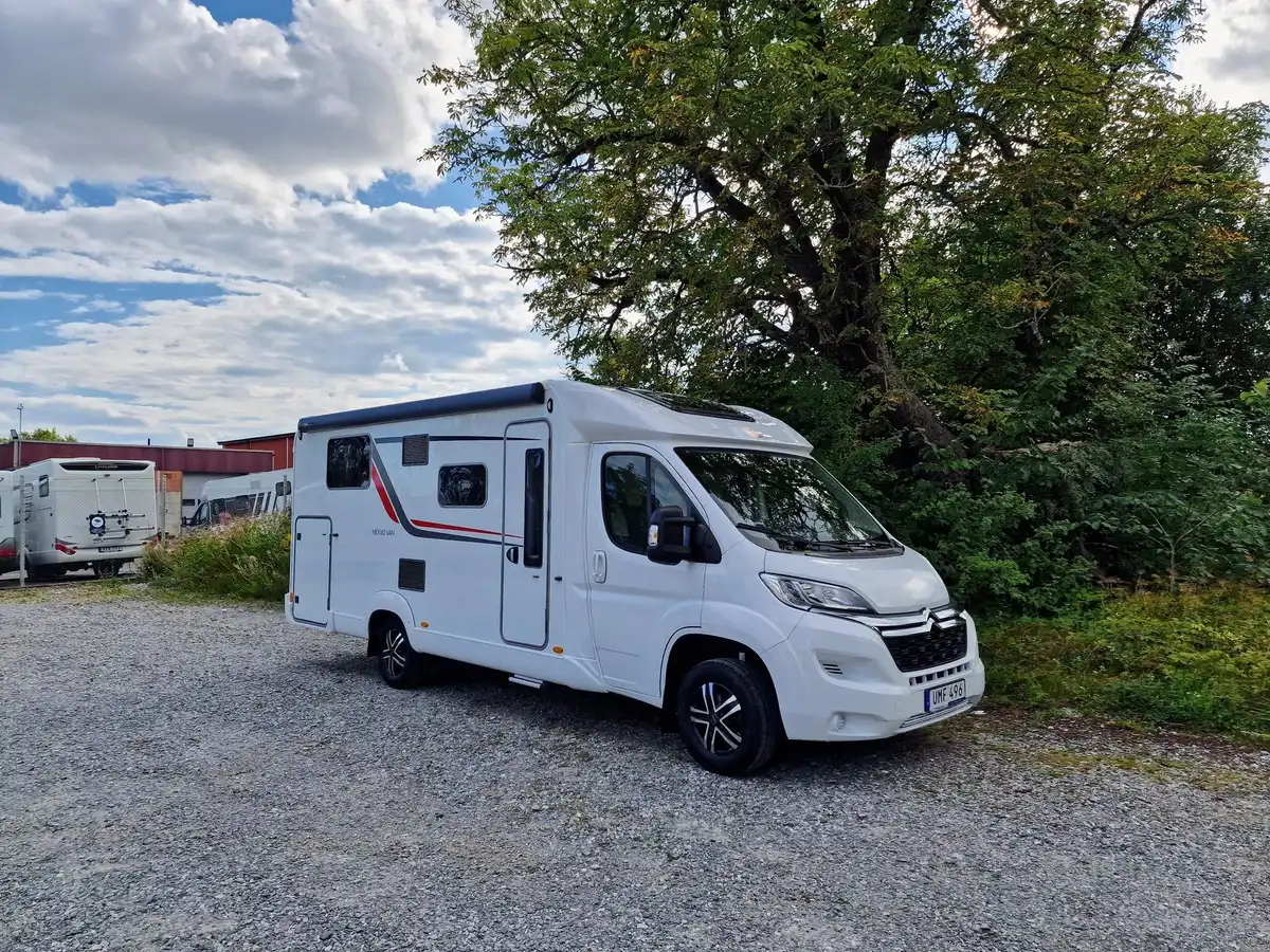 Bürstner Nexxo Van T 700 Brava — Halvintegrerad
