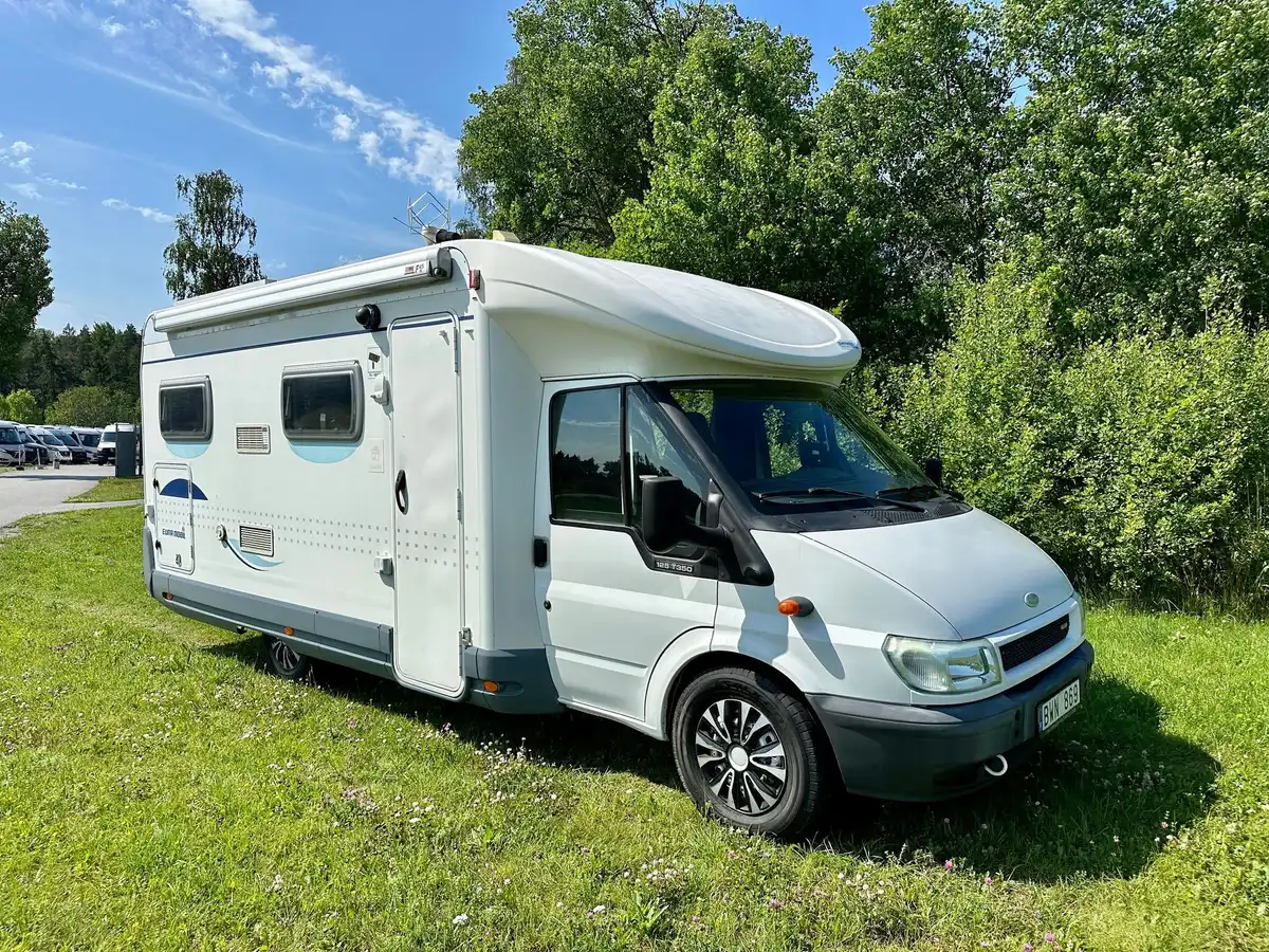 Eura Mobil 622 — Halvintegrerad
