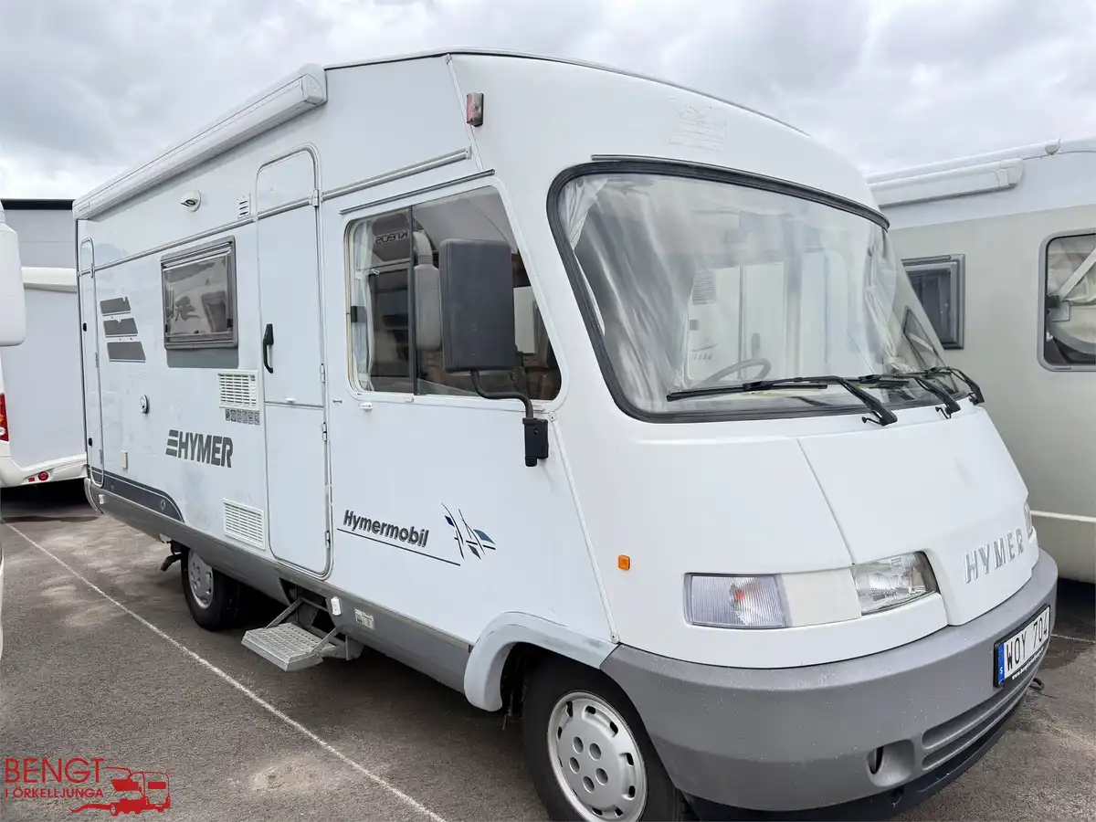 Hymer B 564 — Helintegrerad