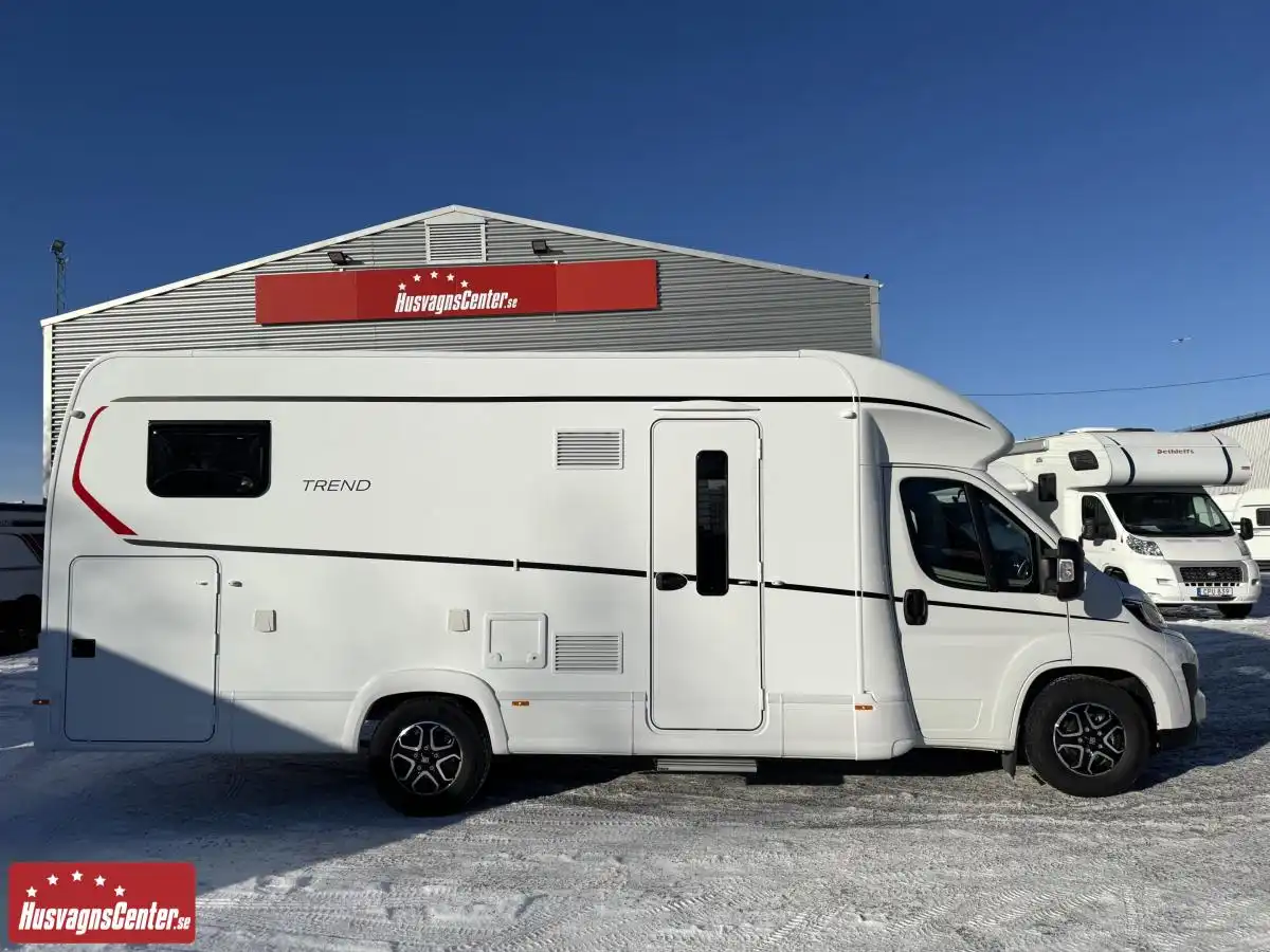Dethleffs Trend T 7057 EB — Halvintegrerad med taksäng