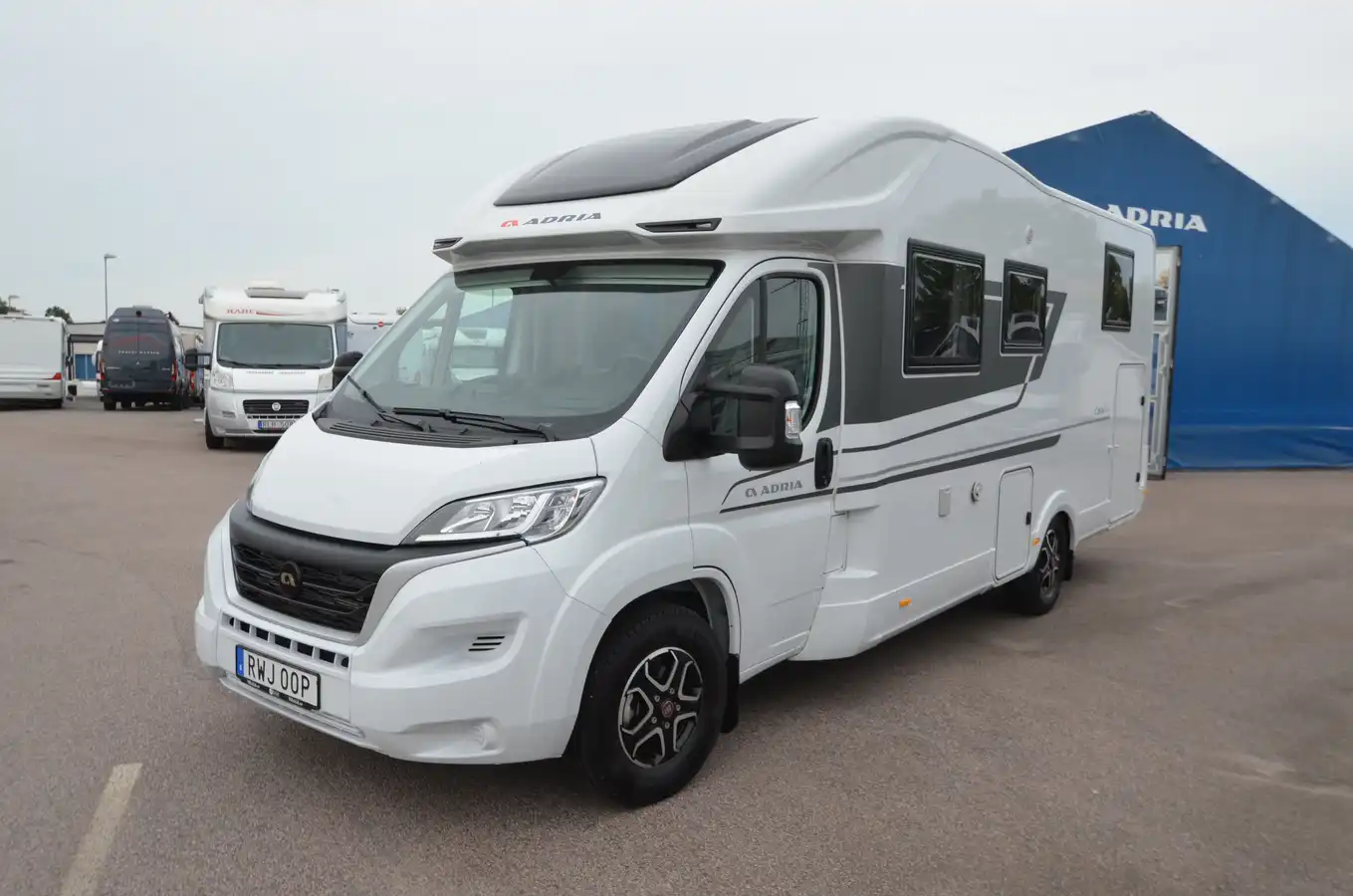 Adria CORAL 670 SL — Halvintegrerad