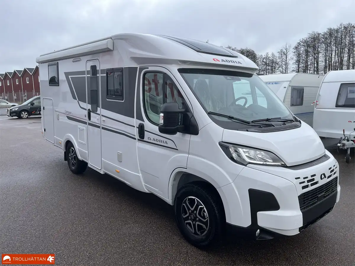 Adria COMPACT DL — Halvintegrerad