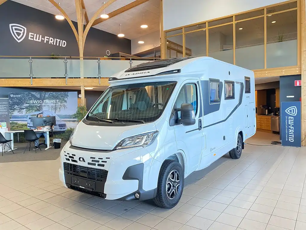 Adria COMPACT SELECT DL — Halvintegrerad
