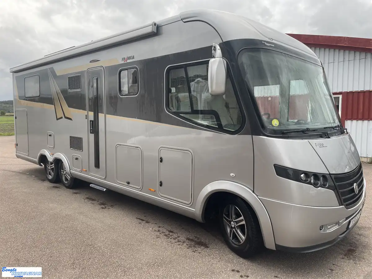 Frankia F-LINE 840 QB LUXURY LINE — Helintegrerad