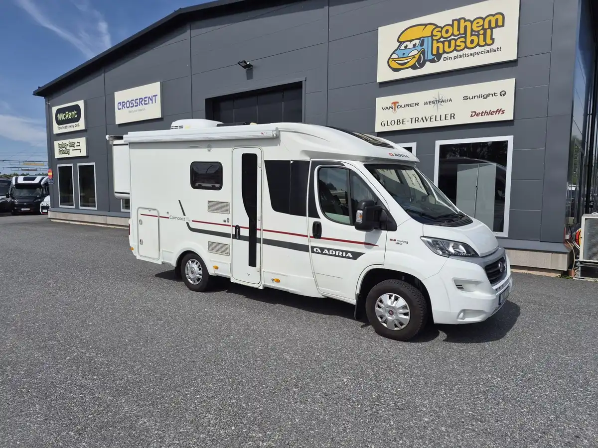Adria COMPACT SCS — Halvintegrerad
