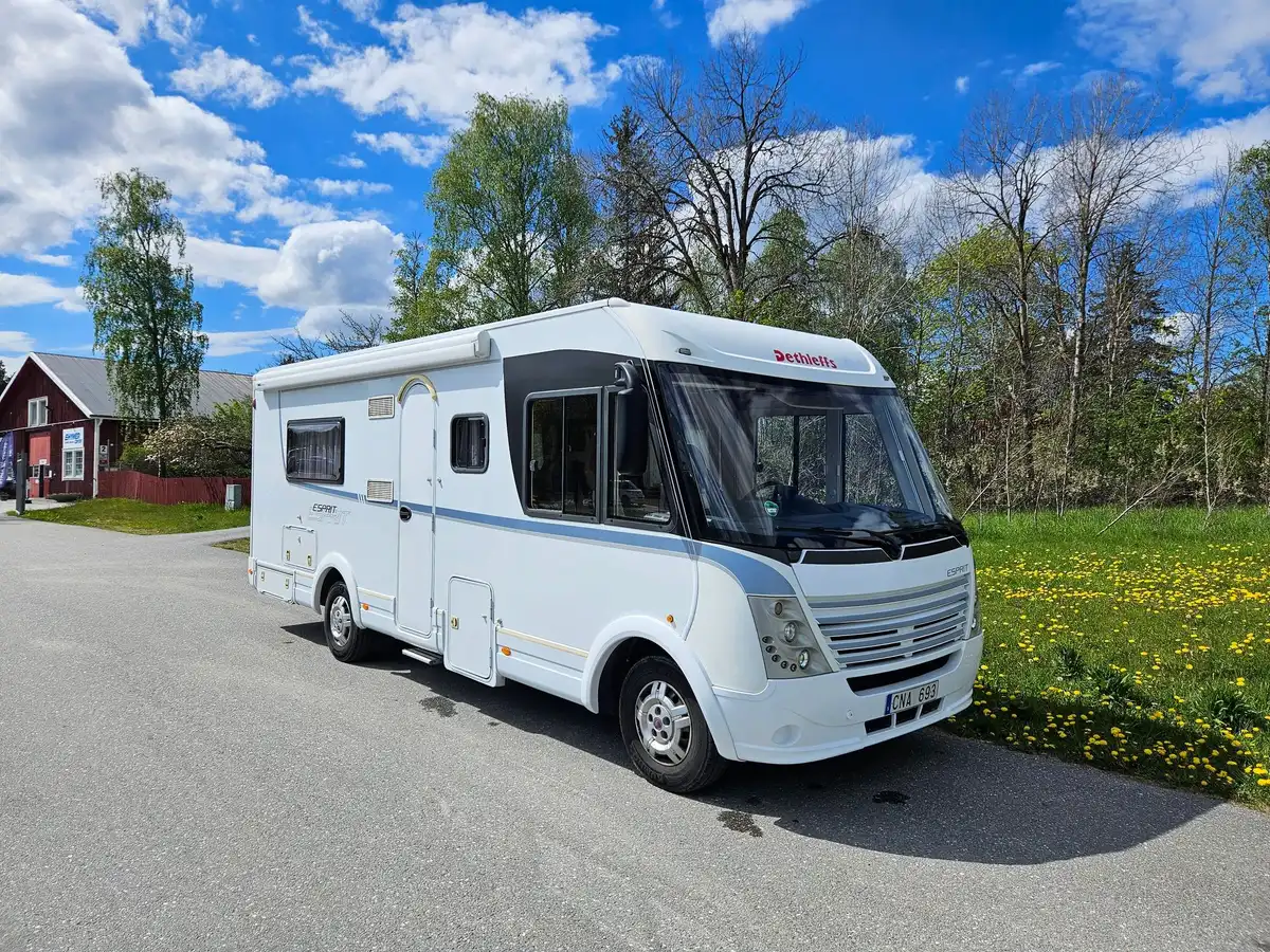 Dethleffs Esprit I 7010 — Helintegrerad